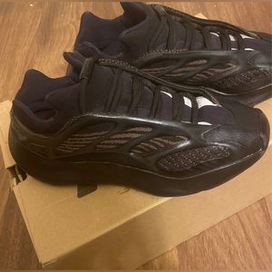 Yeezy 700 V3 6.5